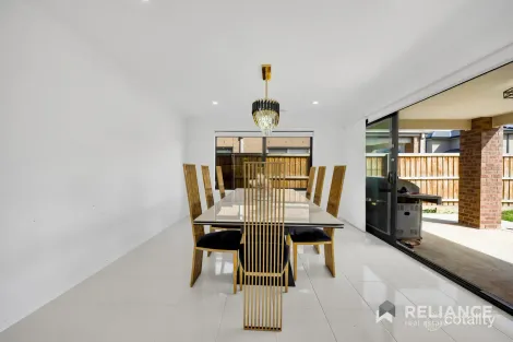 Property photo of 12 Farmingdale Street Manor Lakes VIC 3024