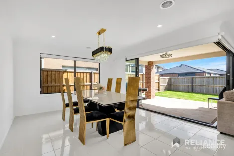 Property photo of 12 Farmingdale Street Manor Lakes VIC 3024