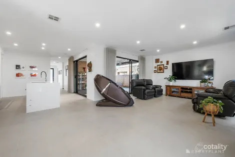 Property photo of 54 Riders Circuit Aintree VIC 3336