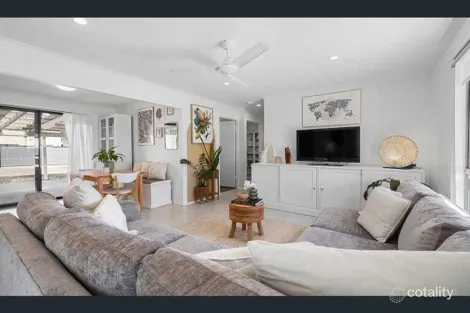 Property photo of 28 Hamersley Circuit Alexandra Hills QLD 4161