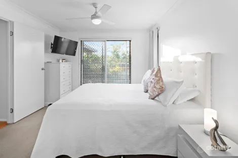 Property photo of 24 Kallaroo Crescent Ashmore QLD 4214