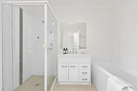 Property photo of 3/3 Constance Stone Street Macgregor ACT 2615