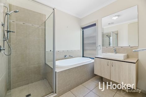 Property photo of 26 Springmount Street Cranbourne North VIC 3977