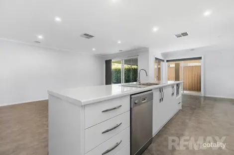 Property photo of 41 Strickland Drive Boorooma NSW 2650