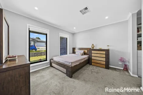 Property photo of 28 Dunstan Drive Bradbury NSW 2560