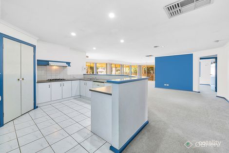 Property photo of 15 Stradbroke Close Berwick VIC 3806