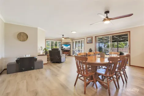 Property photo of 2 Jess Place Coral Cove QLD 4670