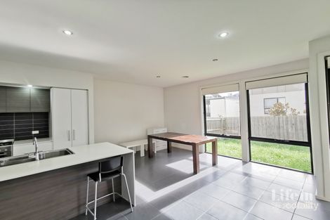 Property photo of 34 Burn Nar Look Drive Burwood VIC 3125