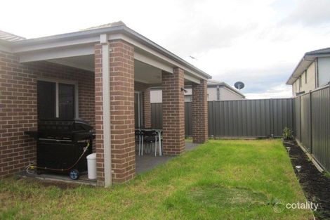 Property photo of 14 Mullein Bend Cranbourne North VIC 3977