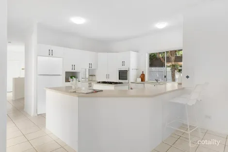 Property photo of 19 Wavecrest Drive Castaways Beach QLD 4567