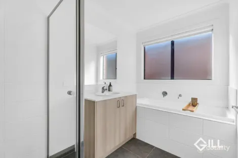 Property photo of 3 Burnden Close Berwick VIC 3806
