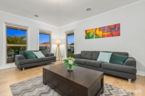 Property photo of 15 Greenock Crescent Cranbourne East VIC 3977