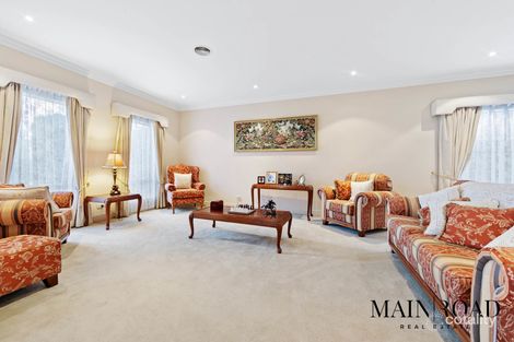 Property photo of 10 Newell Close Taylors Lakes VIC 3038
