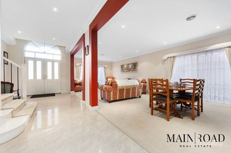 Property photo of 10 Newell Close Taylors Lakes VIC 3038