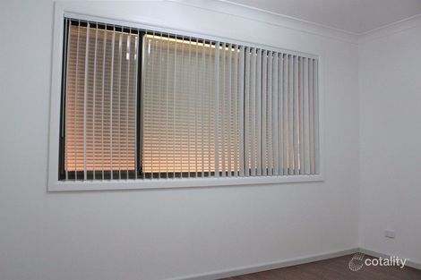 Property photo of 48 Pinaroo Crescent Bradbury NSW 2560