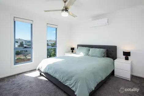 Property photo of 24 North Quay Circuit Hope Island QLD 4212