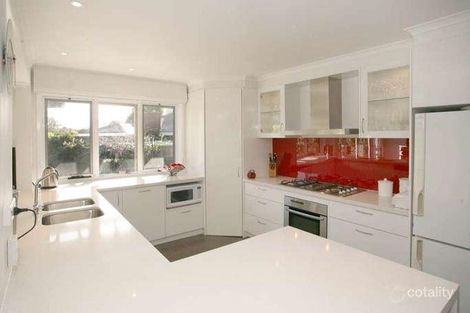 Property photo of 8 Chatswood Close Glen Waverley VIC 3150