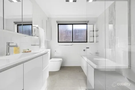 Property photo of 15 Minstrel Place Rouse Hill NSW 2155