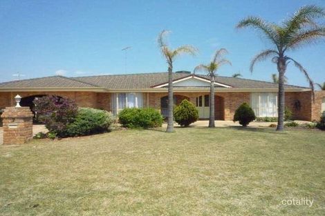 2 Quadrant Rise, Halls Head, WA 6210