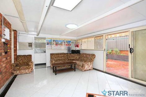 Property photo of 5 Ithaca Close St Johns Park NSW 2176