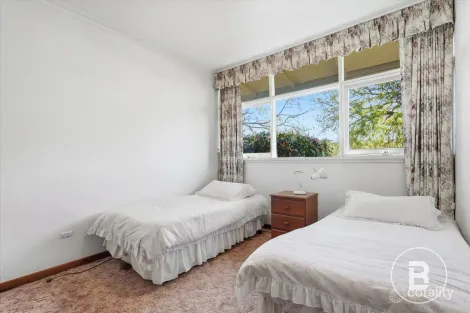 Property photo of 1 Blow Court Ballan VIC 3342