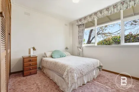 Property photo of 1 Blow Court Ballan VIC 3342