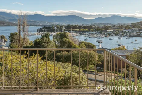 Property photo of 2 Sunnyside Road Lindisfarne TAS 7015