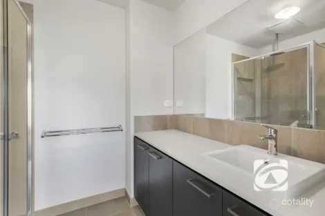 Property photo of 11 Shearjoy Loop Clyde North VIC 3978