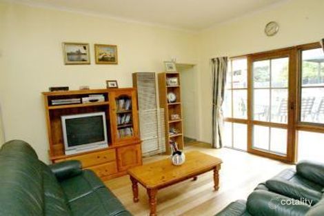 Property photo of 26 Cherry Orchard Rise Box Hill North VIC 3129