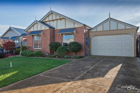 Property photo of 11 Cider Link Pakenham VIC 3810