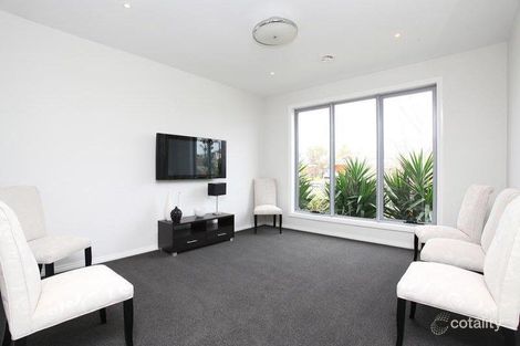 Property photo of 28 Hummingbird Boulevard Tarneit VIC 3029