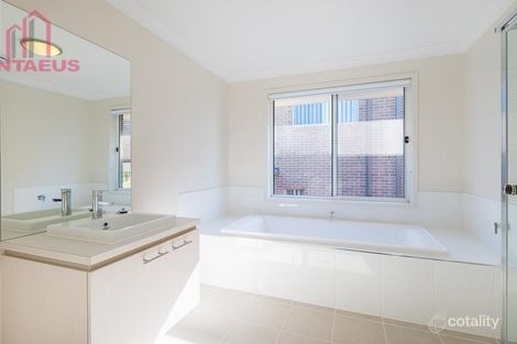 Property photo of 32 Sunningdale Drive Colebee NSW 2761