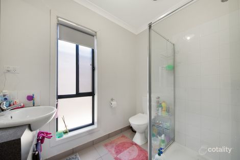 Property photo of 19 Finsbury Crescent Manor Lakes VIC 3024