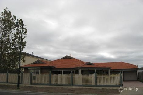 60 Royal Cres, Hillside, VIC 3037