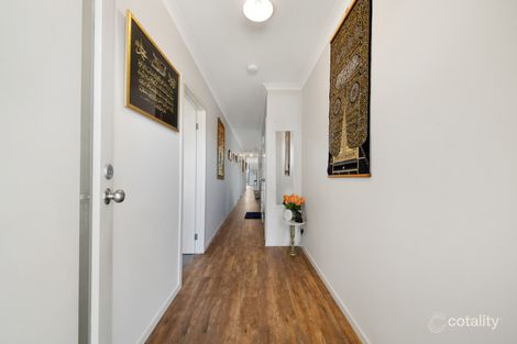 Property photo of 19 Finsbury Crescent Manor Lakes VIC 3024