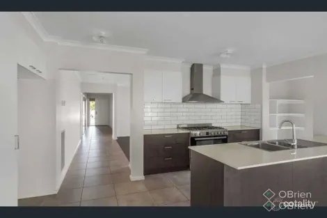 Property photo of 12 Longford Crescent Weir Views VIC 3338