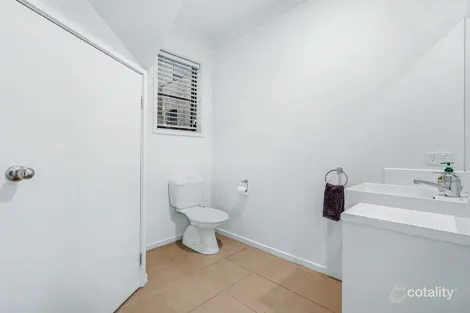 Property photo of 2 Harlesden Circuit Pakenham VIC 3810
