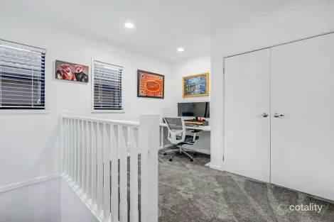 Property photo of 2 Harlesden Circuit Pakenham VIC 3810