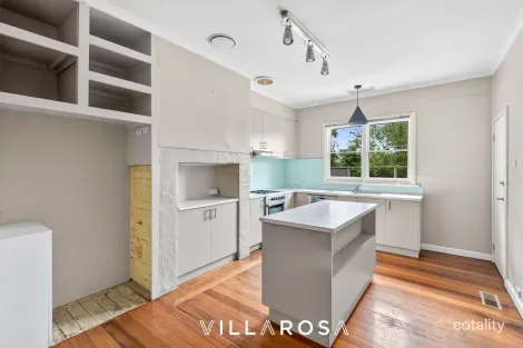 Property photo of 2 Helena Street Highton VIC 3216