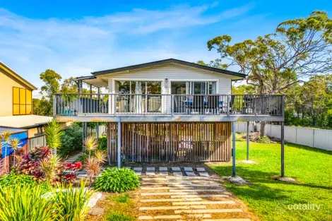 8 Bay Dr, Russell Island, QLD 4184