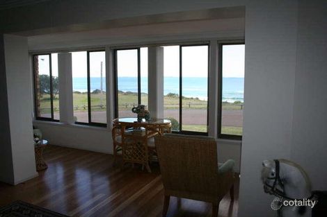 Property photo of 11 The Esplanade Caves Beach NSW 2281