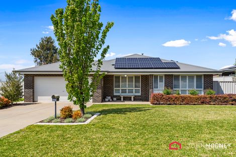 1 Tahara Cres, Estella, NSW 2650
