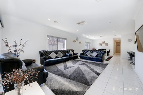Property photo of 2 Oscar Circuit Roxburgh Park VIC 3064