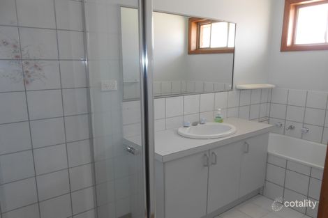 Property photo of 1/1 Shakespeare Drive Delahey VIC 3037