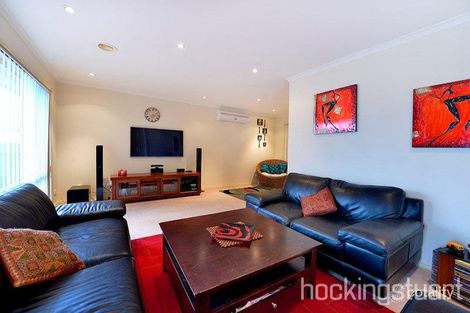 Property photo of 19 Balmaceda Court Berwick VIC 3806