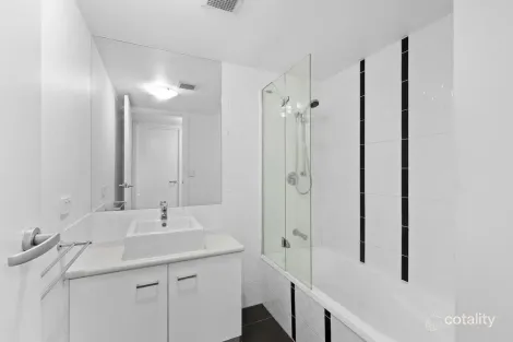 Property photo of 2/15-17 Lloyd Street Southport QLD 4215