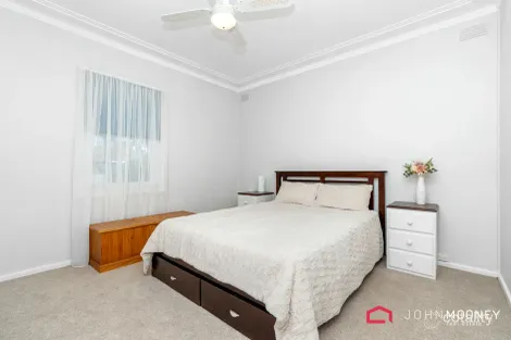 Property photo of 5 Binnak Place Mount Austin NSW 2650