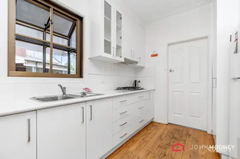 Property photo of 5 Binnak Place Mount Austin NSW 2650