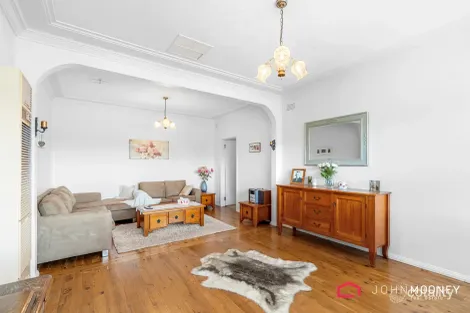 Property photo of 5 Binnak Place Mount Austin NSW 2650