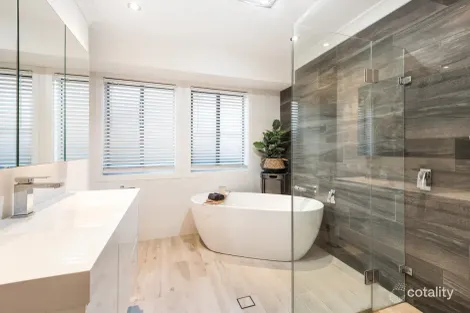 Property photo of 6 Kuburra Road Erina NSW 2250